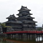 【長野】国宝「松本城」の天守閣は大混雑!休日に小さな子供連れで行く場合は時間帯にご注意を!