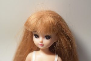 リカちゃんのボサボサになった髪の毛を復活 お手入れ方法 オイルスプレー編 はれうさぎのブログ 40代を楽しくご機嫌に
