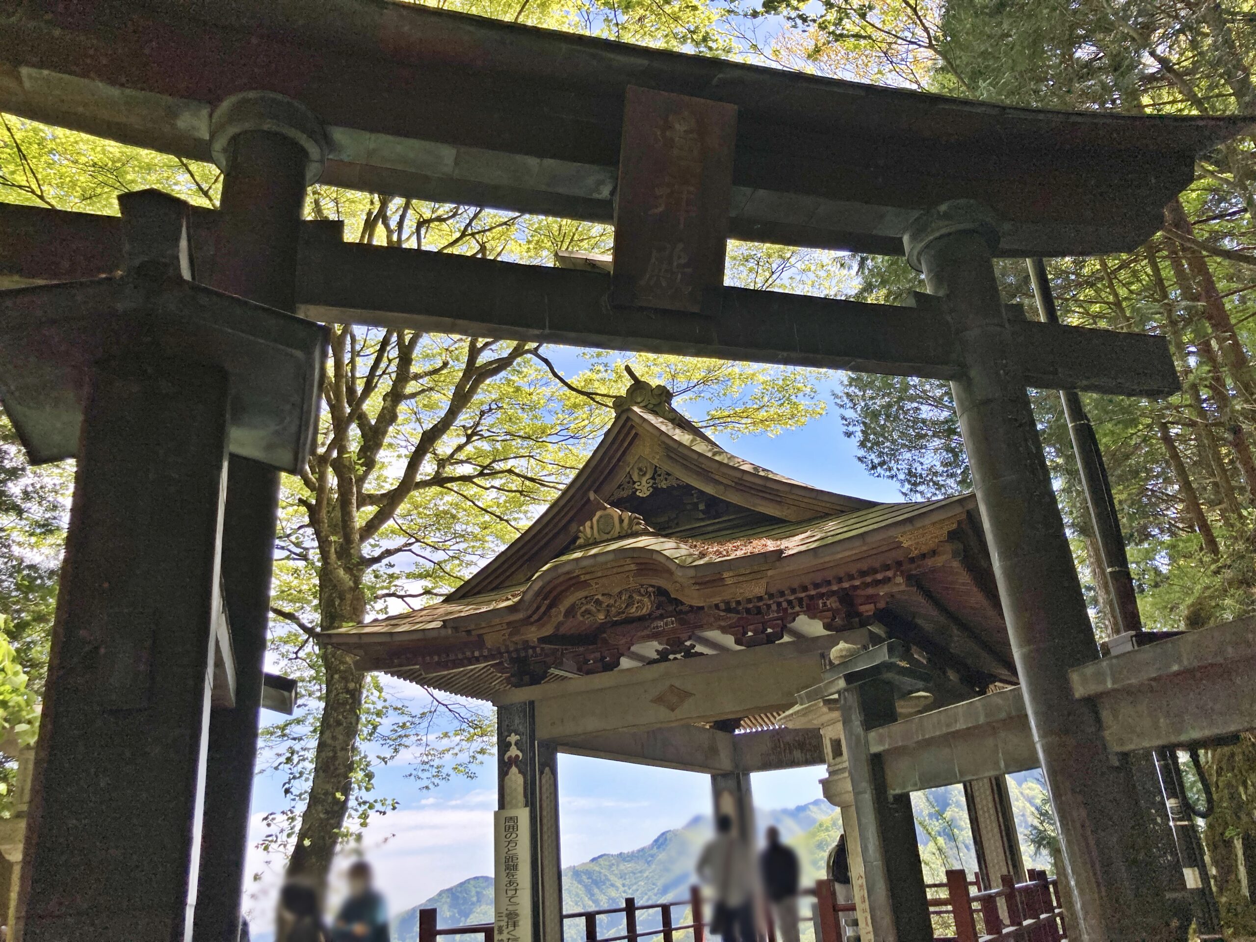 三峯神社の本殿近くにある「奥宮遥拝殿」
